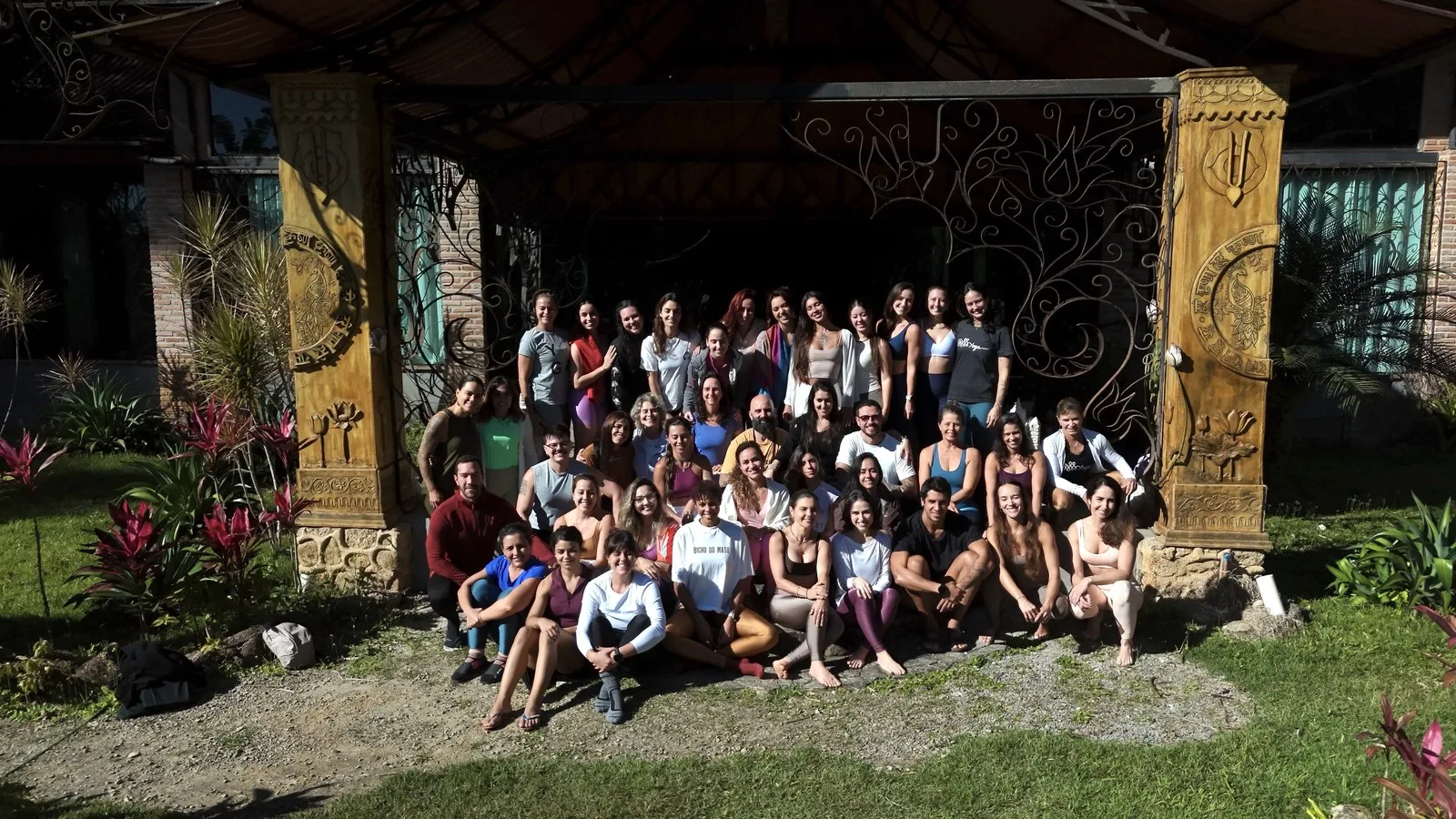 Todo o grupo do Oss Yoga Camp reunido