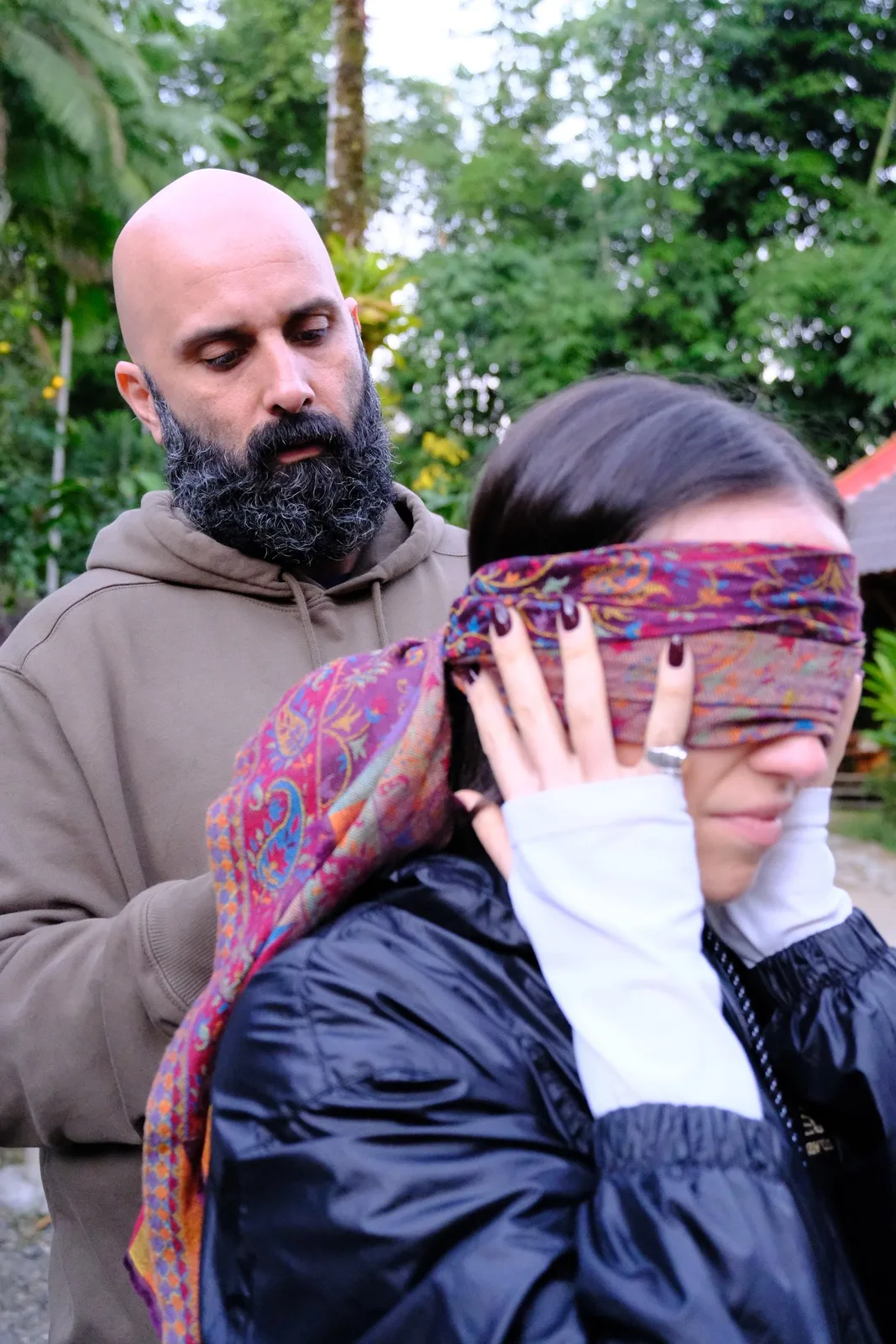 Exercício de confiança de olhos vendados